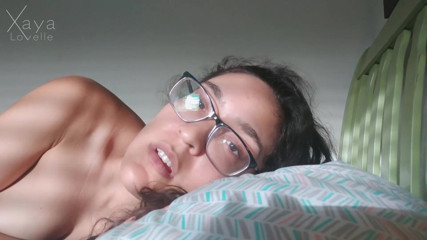 Xaya Lovelle: Exploiting your sweaty feet addiction: Lesbian encouragement pussy eating instructions