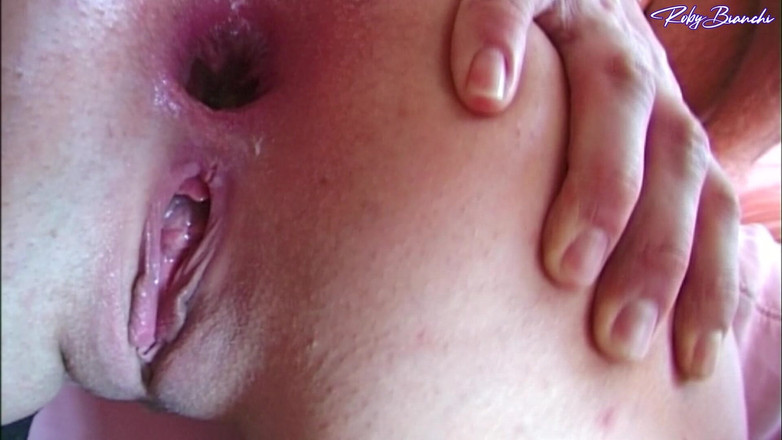 Topax Film Production: Nienasycona dziwka dostaje jej tyłek fucked przez 3 koguty