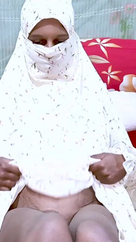 Video awek Pakistan menjolok tudung.