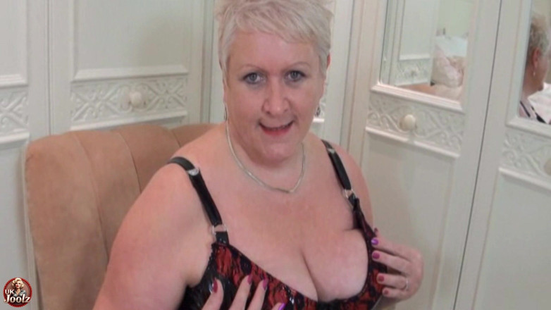 Uk Joolz: Pijpen En Klaarkomen in Het Gezicht