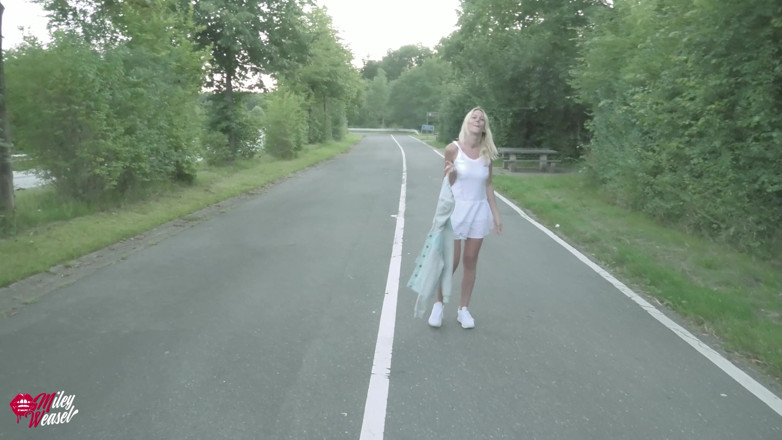 Miley Weasel: Blonde Angel Quickly Fucked in Public the Parking Lot!!
