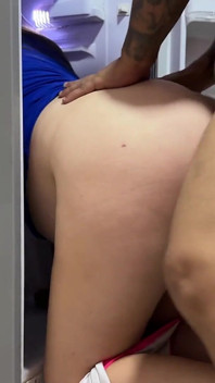 A puta tesuda do meu chefe me pede para foder sua bunda até que ela acabe fazendo dela uma deliciosa gozada interna