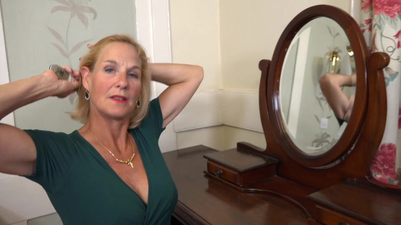 Dirty Doctors Clips - Solo Mature Playtime: Pasek hotelowy i czas na zabawę solo