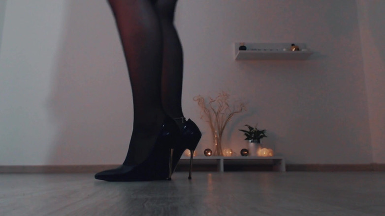 LegsOnHeels: Naylon çoraplı çok klas yüksek topuklu ayakkabılar merak ediyorsun biliyorum, topuklu ayakkabılarla...