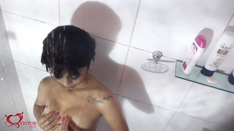 VictorHugo: Приїхали з академії, і ми приймаємо ванну разом