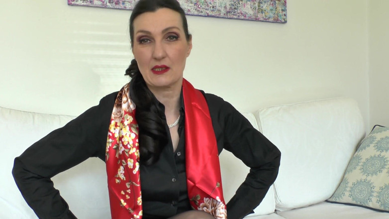Lady Victoria Valente: Satin roșu și penis excitat supt și pânză masturbându-se la mătușa ostatică,...