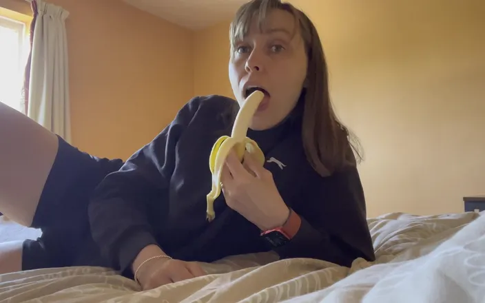 Wamgirlx: I love sucking on bananas