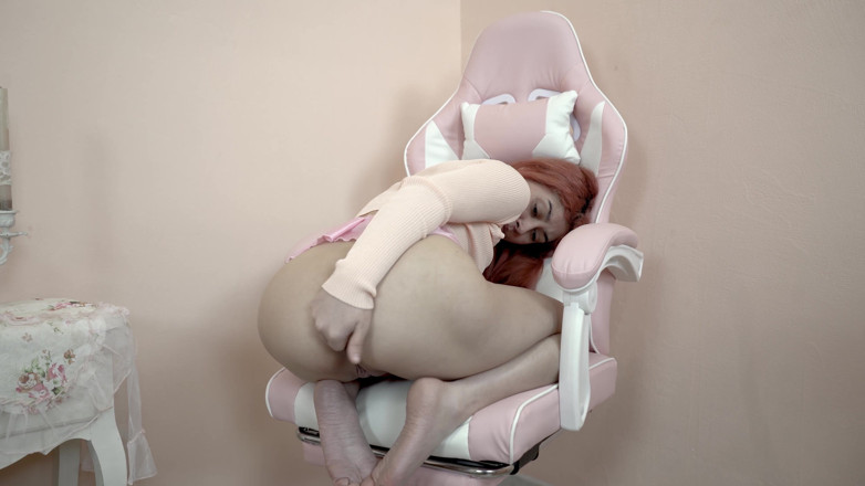 Dolls Cult: Ti piace guardarmi riempire il mio stretto buco del culo...