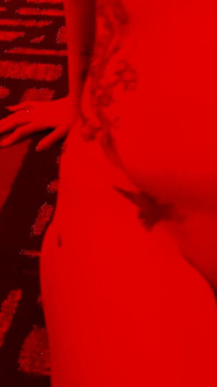 Anna Cummings Gets the Red Light Room Specialty From Mrflourish