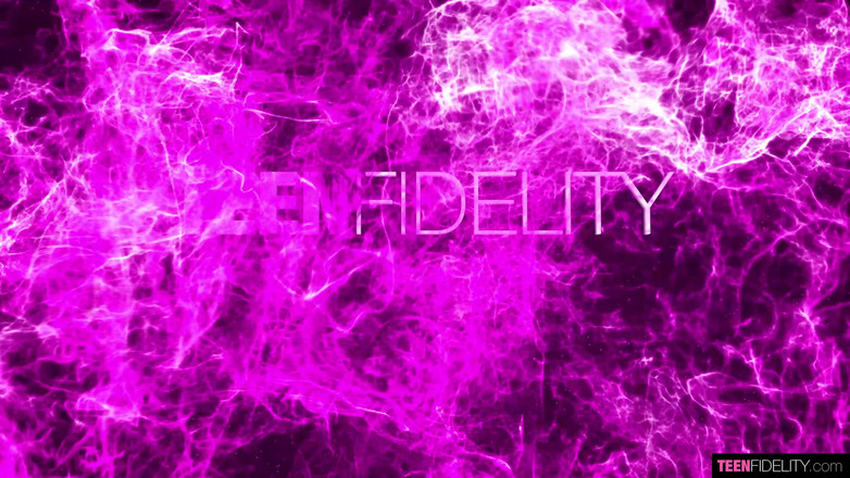 Teenfidelity: Kiki King dölleme ile mutlu son veriyor