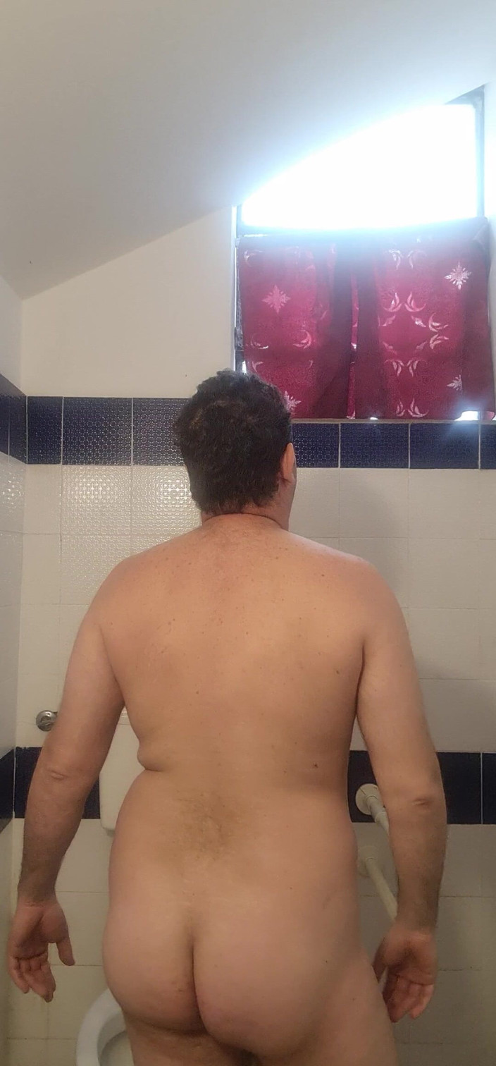 Mirko2589: Tout nus dans une salle de bain publique