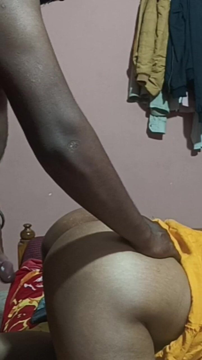 Rahul Ranjan: Bhabhi desi memberikan handjob dan kemudian dikongkek pantatnya