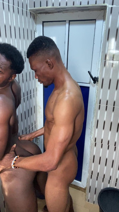 Dverse: Cewek-cewek nakal ini lagi ngentot kontol besar sampai dia ketauan