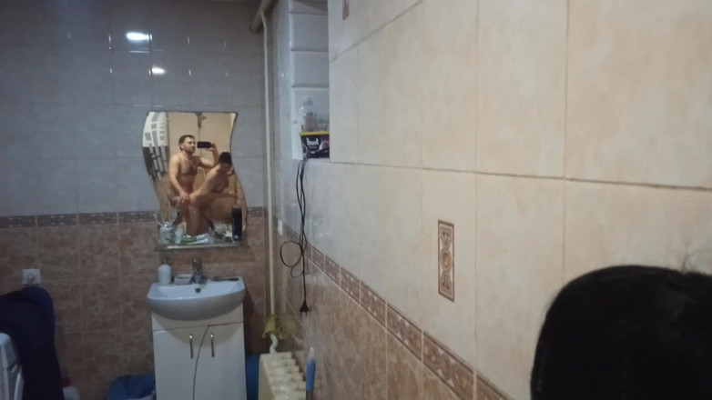 DirtyLubov: Banyoda Oral Saçmalık