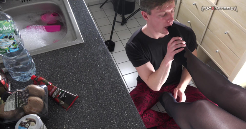 Fuck n Fetish: Nylonfüße geleckt