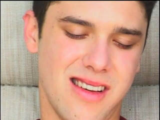 Boy Zone: 2 caras chupam pau um do outro