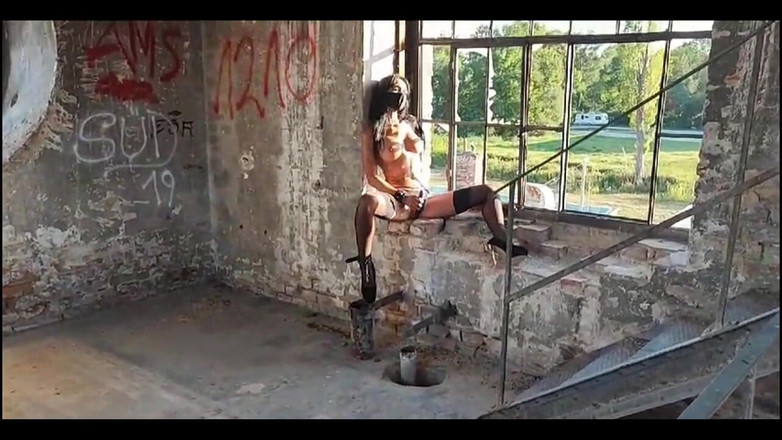 Miss Lilith devil: Kayıp Bir Yerde Üç Delik Sikiliyor.