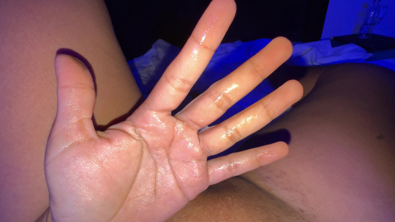 EMY_AND_JONH: Dělám to celý den, protože po škole jsem vždy sama