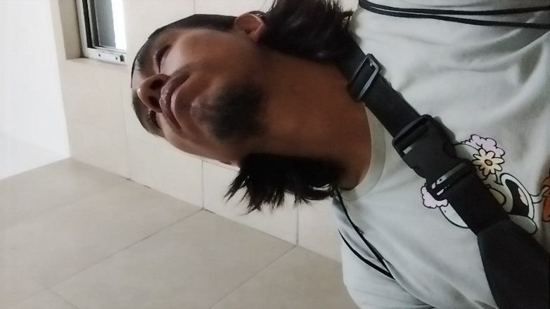 AlexAlejandro13: Na veřejném záchodě po prodeji vody