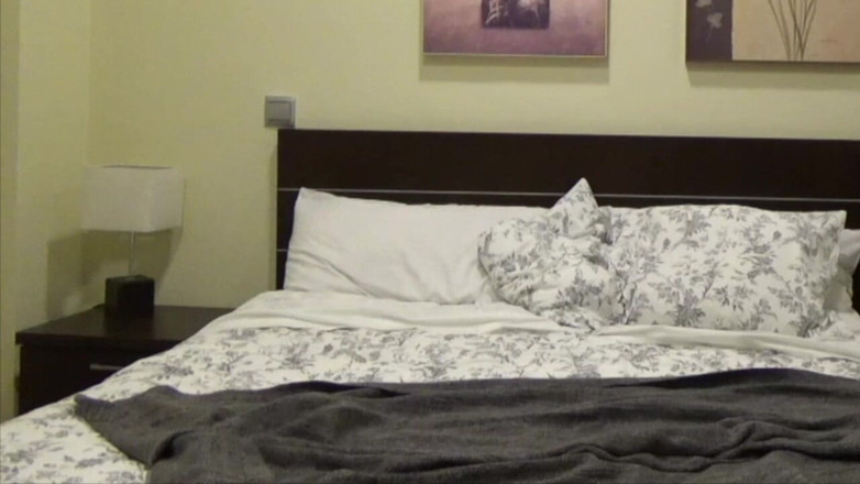 BAREBACKERS FROM LONDON: Matur E Boy Fucking Bareback in the Bed