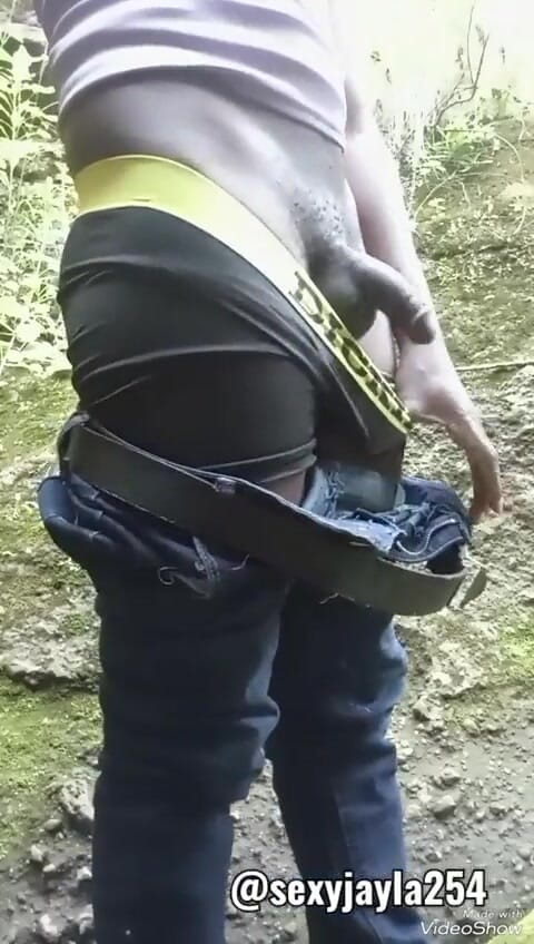 Sexyjayla254: Napalony chłopiec sam w lesie szarpanie się i strzelanie do...