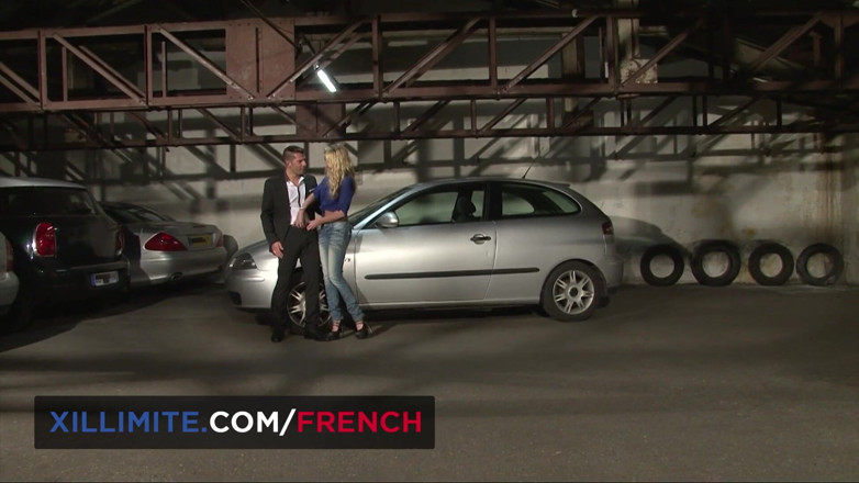French girls at work: 주차장에서 애널 섹스를 사랑하는 화려한 금발 Kelly Pix