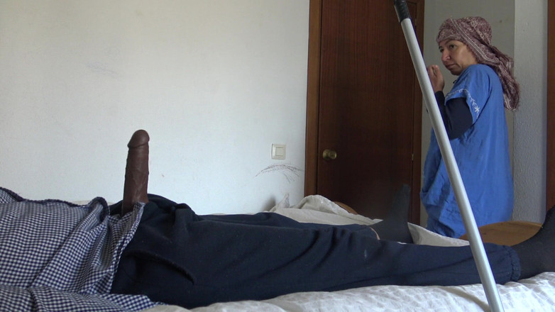 Souzan Halabi: このイスラム教徒の女性はショックを受けています!!私はトルコ人メイドのために大きな黒いチンポを取り出します。