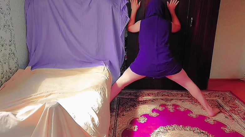 Kitty_Cross: Una splendida trans che cammina con fiducia con i tacchi...