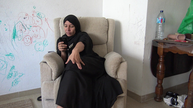 Souzan Halabi: Ragazzo tedesco mostra pornografia estrema con la sua matrigna siriana