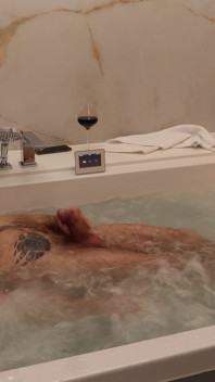 Hairy Muscle Stud: Luxury Jacuzzi Strip & Raw Jerk off - 4K Bodybuilder Solo