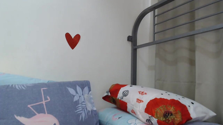 Chinita Wife: MiLF calda e bella asiatica ama mostrare la sua figa...