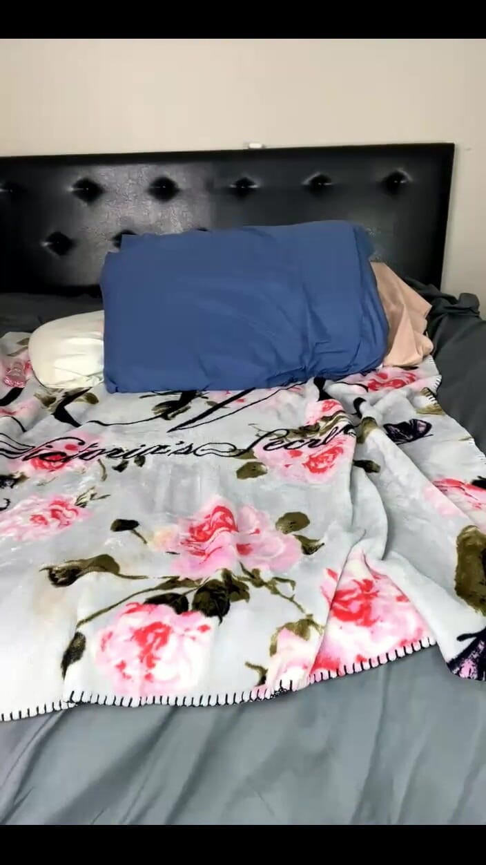 Spoiledprincessxx: Cewek ini lagi asik muasin memeknya pakai dildo sampai orgasme...