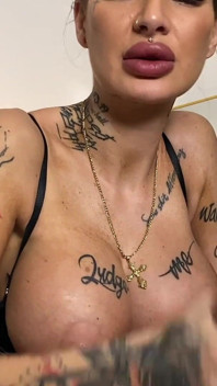 Inseminare forțată dominantă cu labă cu picioarele