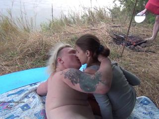 Nude Beach Dreams: Couple amateur, sexe au camping