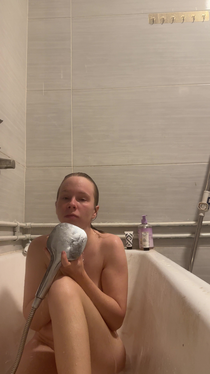 SweetLucy96: Pójdziesz ze mną do wanny?