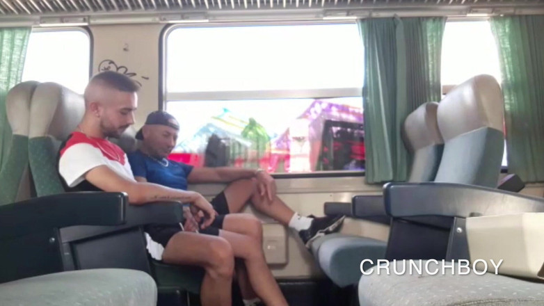 Bareback porn with straight boy: Kacau oleh pria lurus di kereta
