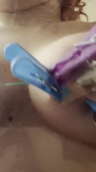 BDSM núm vú và núm vú với kẹp quần áo