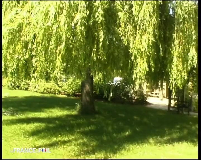 French Family Secrets: नरक चोदना, वह अच्छी है!