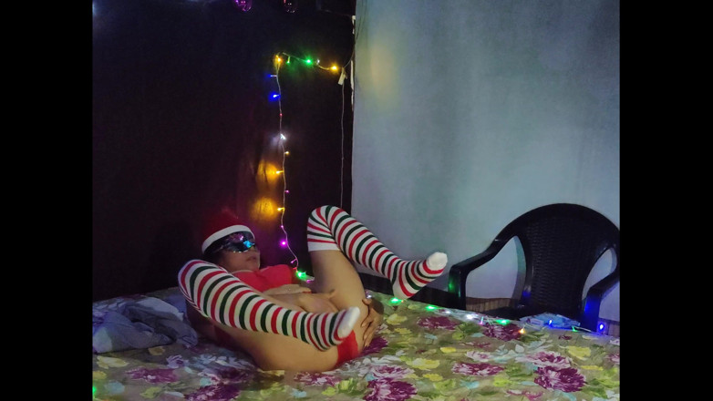 Martin13: Wanita bertetek besar sangat teruja untuk parti Krismas. Si Dia...
