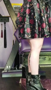 Tinder Date Gets Legs Waxed in Order to Get Laid