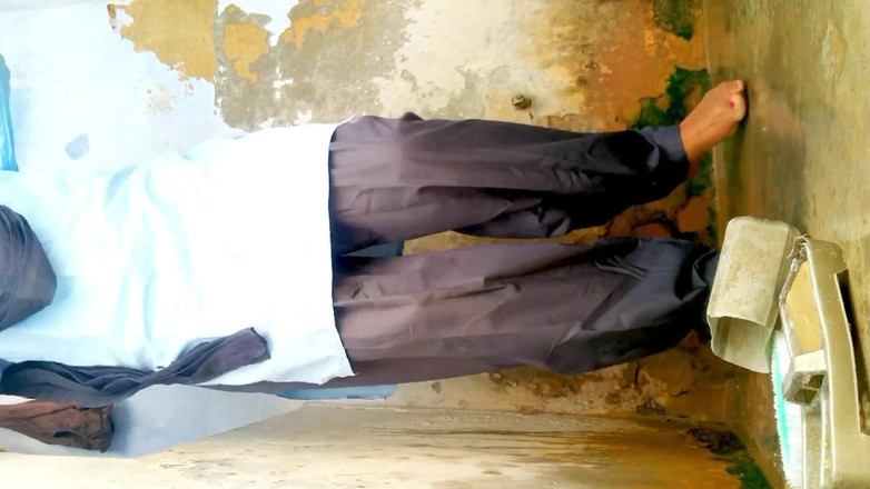 Rakul008: インドの村の裸のバスルーム