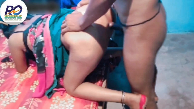ROBOPL Xhamster: La bhabhi pute de Desi Delhi en sari rouge a...
