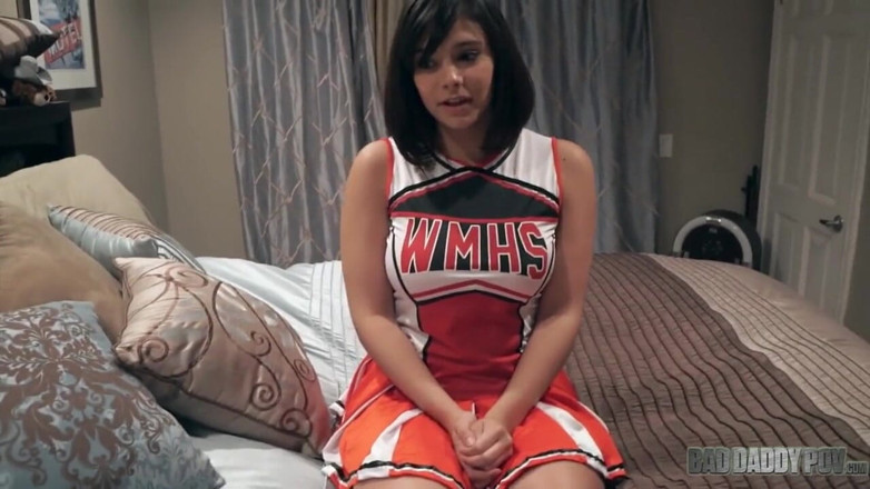 BadStepFamilyPov: Violet Starr 2, el padrastro de la cama es tan cachondo...