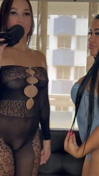 Lindas mulheres colombianas brincam com suas bucetas suculentas e perfeitas para você