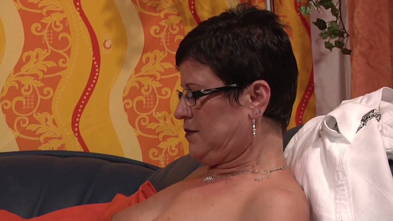 Mature Climax - 100% Mature Videos: Si matang miang yang memakai cermin mata diliputi air mani...