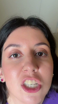 Stranger Girl Knelt in the Entrance of an Apartment Building to Suck and Swallow Cum