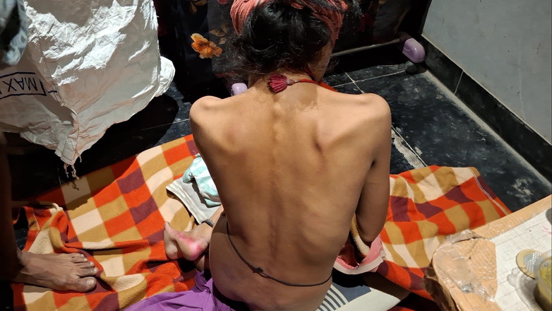 Madhya Sangeeta: 在我家的家具里无休止地做爱，我的继兄弟操我是多么美味