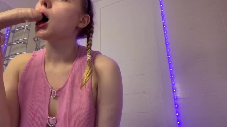 JuiceLussie: Fingering Virgin Asshole