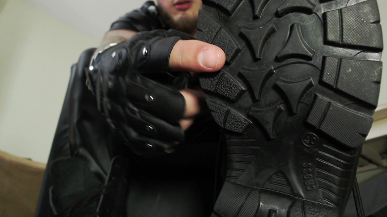 Hunky time: Domina El Cuero Apha.