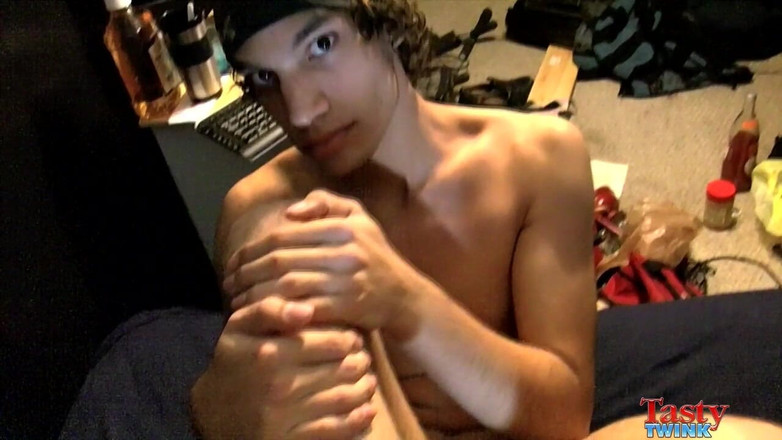 Tasty Twink: Tristan si cewek pengisap